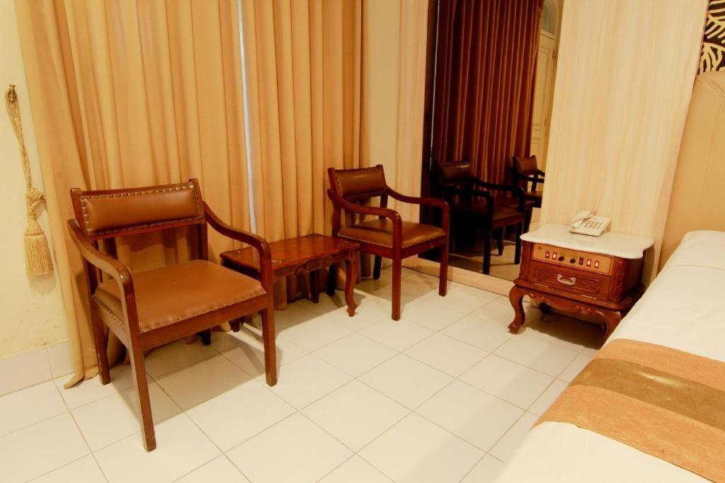 Hotel Grand Rosela Джокьякарта Экстерьер фото