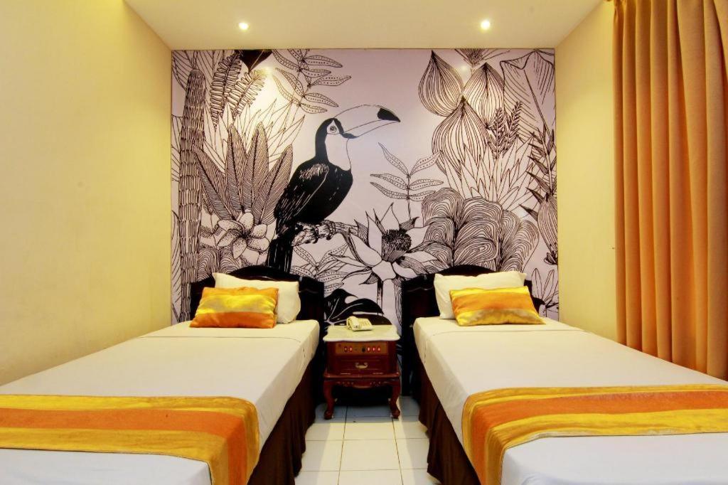 Hotel Grand Rosela Джокьякарта Экстерьер фото