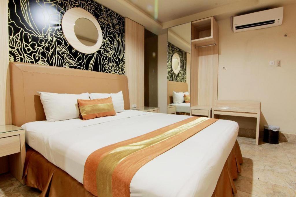 Hotel Grand Rosela Джокьякарта Экстерьер фото