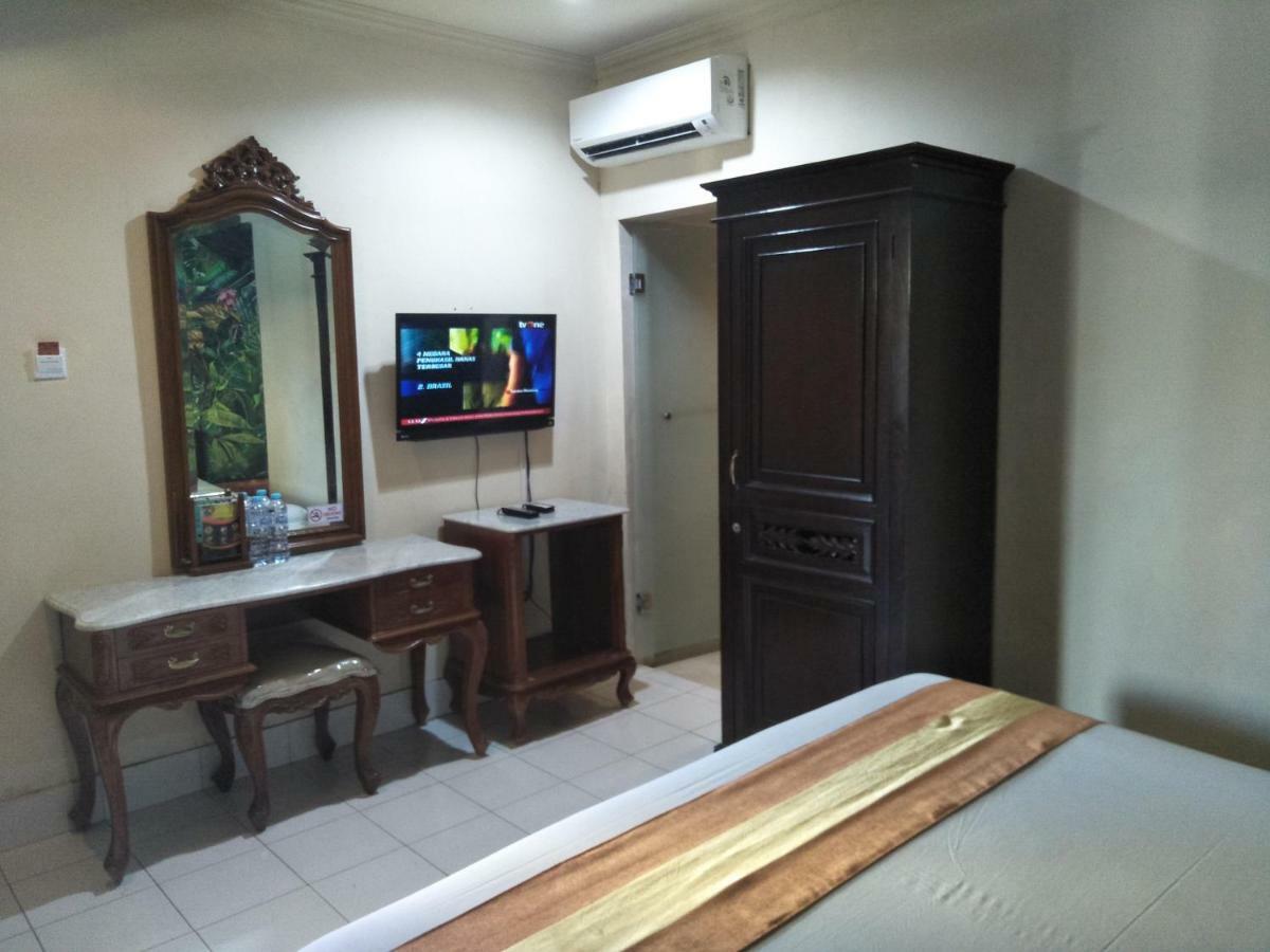 Hotel Grand Rosela Джокьякарта Экстерьер фото