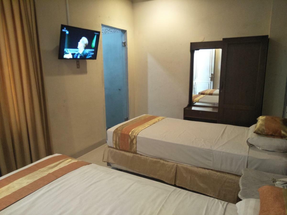 Hotel Grand Rosela Джокьякарта Экстерьер фото