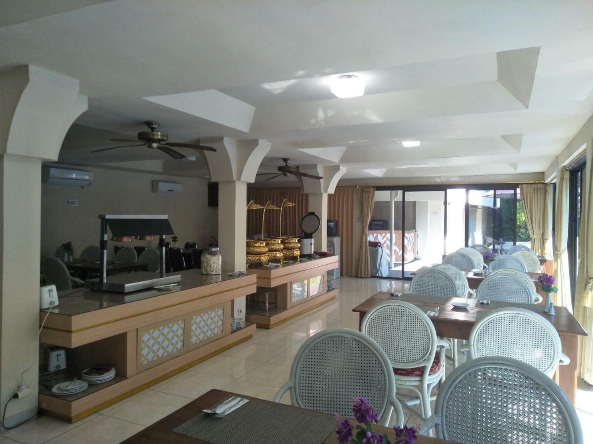 Hotel Grand Rosela Джокьякарта Экстерьер фото