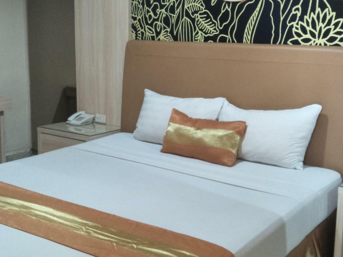 Hotel Grand Rosela Джокьякарта Экстерьер фото